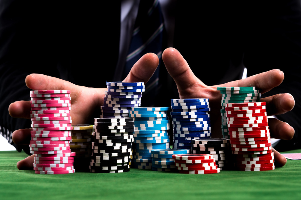 Khám phá các dạng cược trong Poker